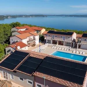 Residence & Appart'Hotel La Provence Saint-Mitre-les-Remparts